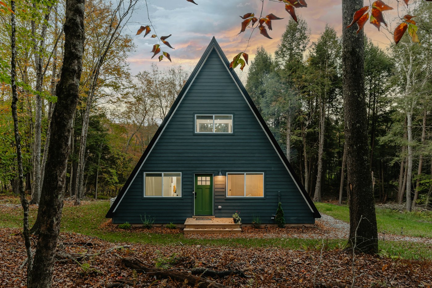 Домик A-frame в лесу